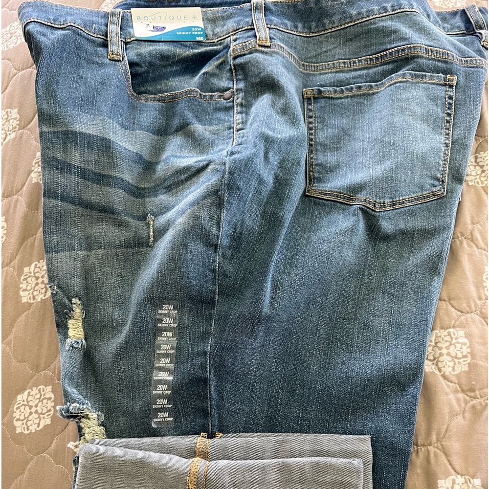 Distressed skinny crop